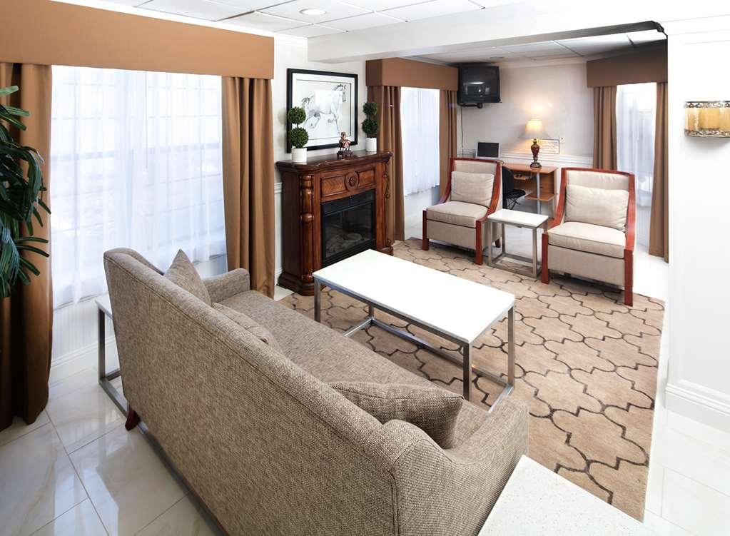 Red Lion Inn & Suites Auburn Beltér fotó